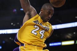 -沉浸在篮球氛围中：湖人迎战热火，周日之夜引爆洛杉矶