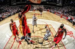 英雄联盟总决赛-场外弦音，爵士乐手马里如何用里昂节奏遥控NBA总决赛