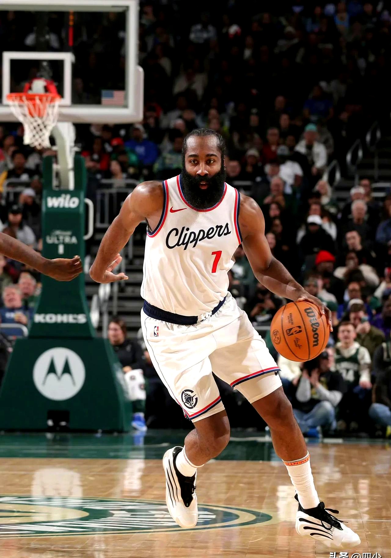 包含快船守卫发挥出色,全力带领球队取得胜利的词条 包含快船守卫发挥出色,全力带领球队取得胜利的词条