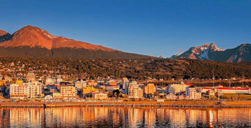 希腊力克智利，库尔图瓦带队取胜