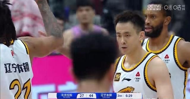 福建队轻取太阳,赵继伟点燃赛场 福建队轻取太阳,赵继伟点燃赛场