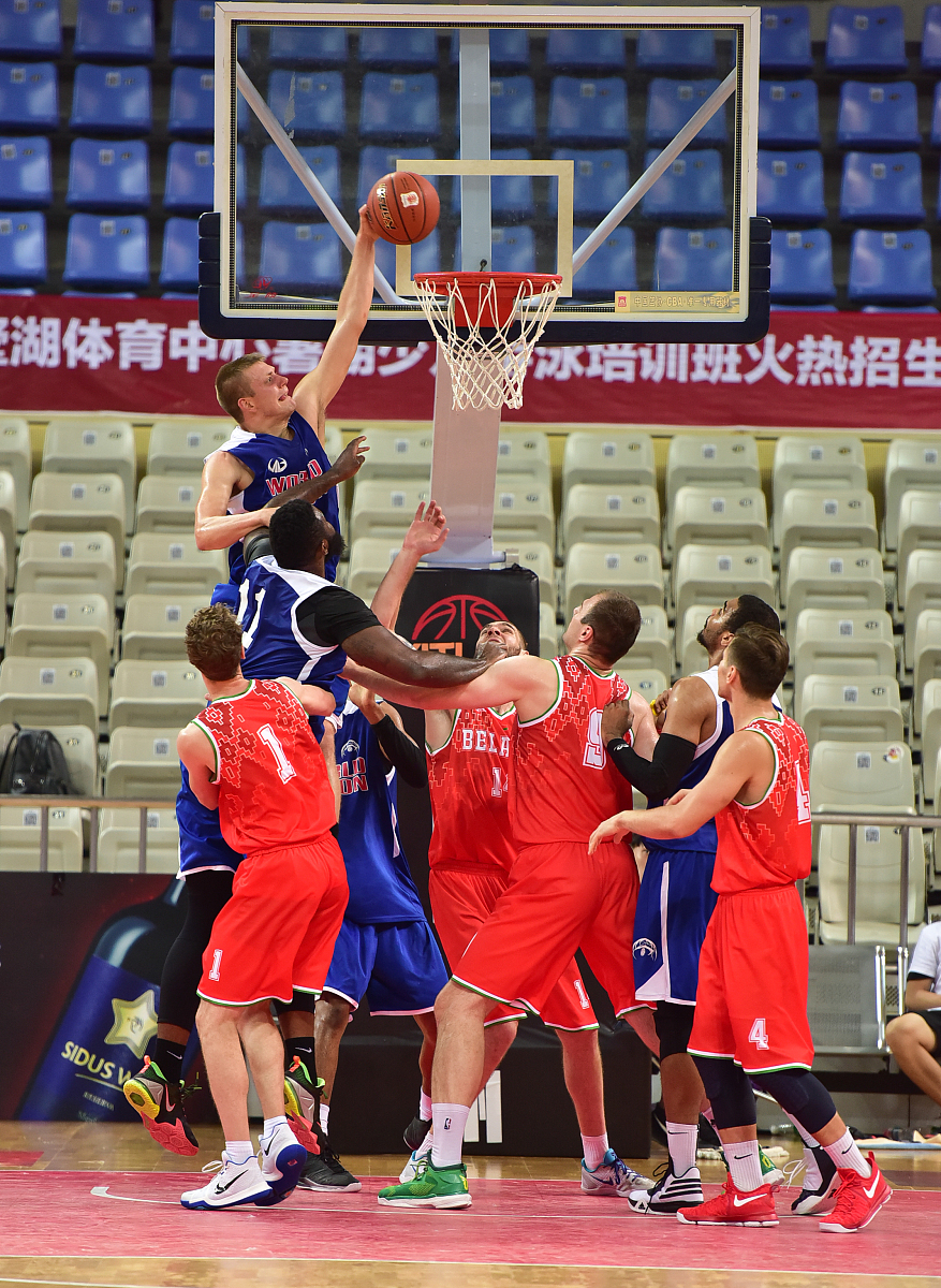 篮球明星比赛表现飘红，成为焦点人物