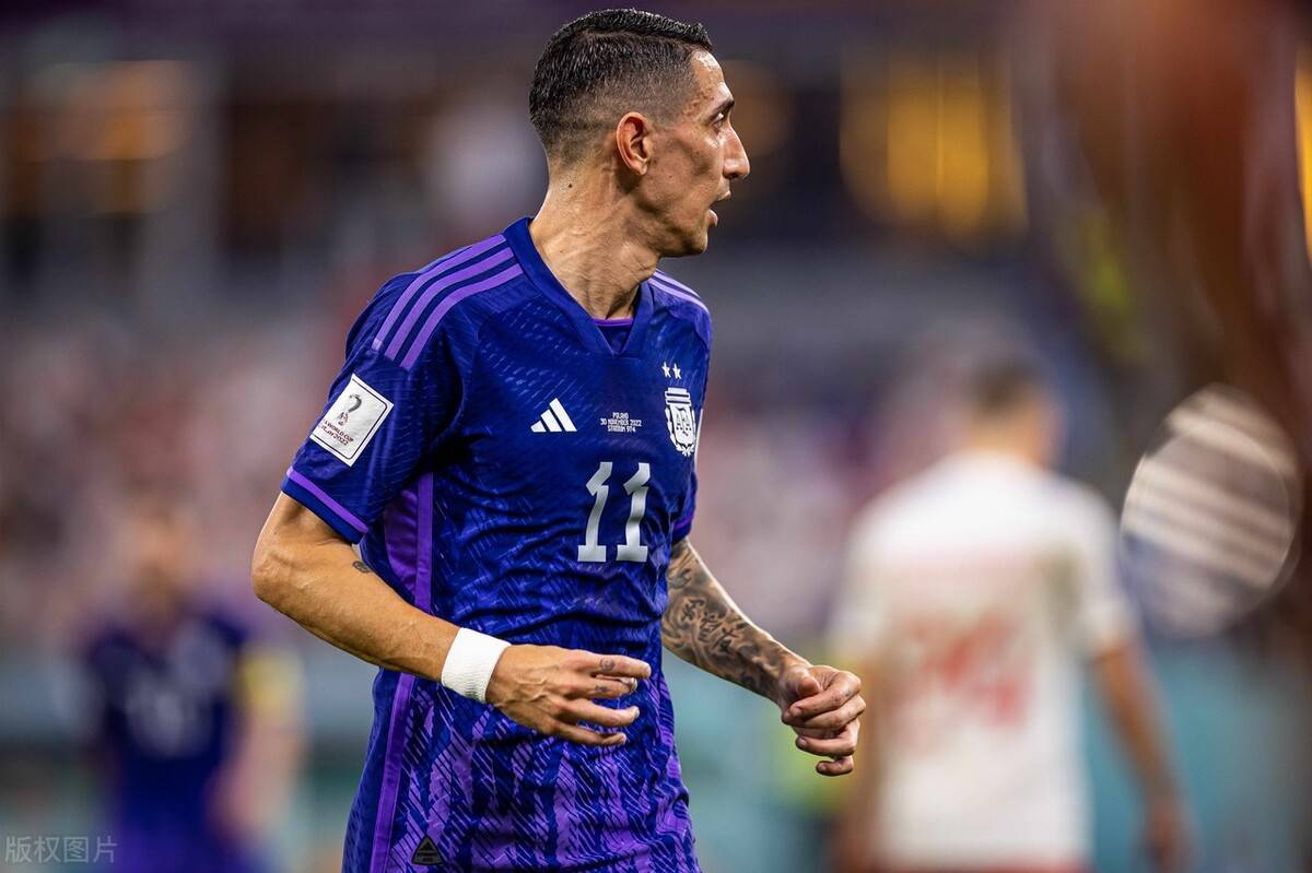 荷兰逆转那不勒斯，迪马利亚刷新纪录