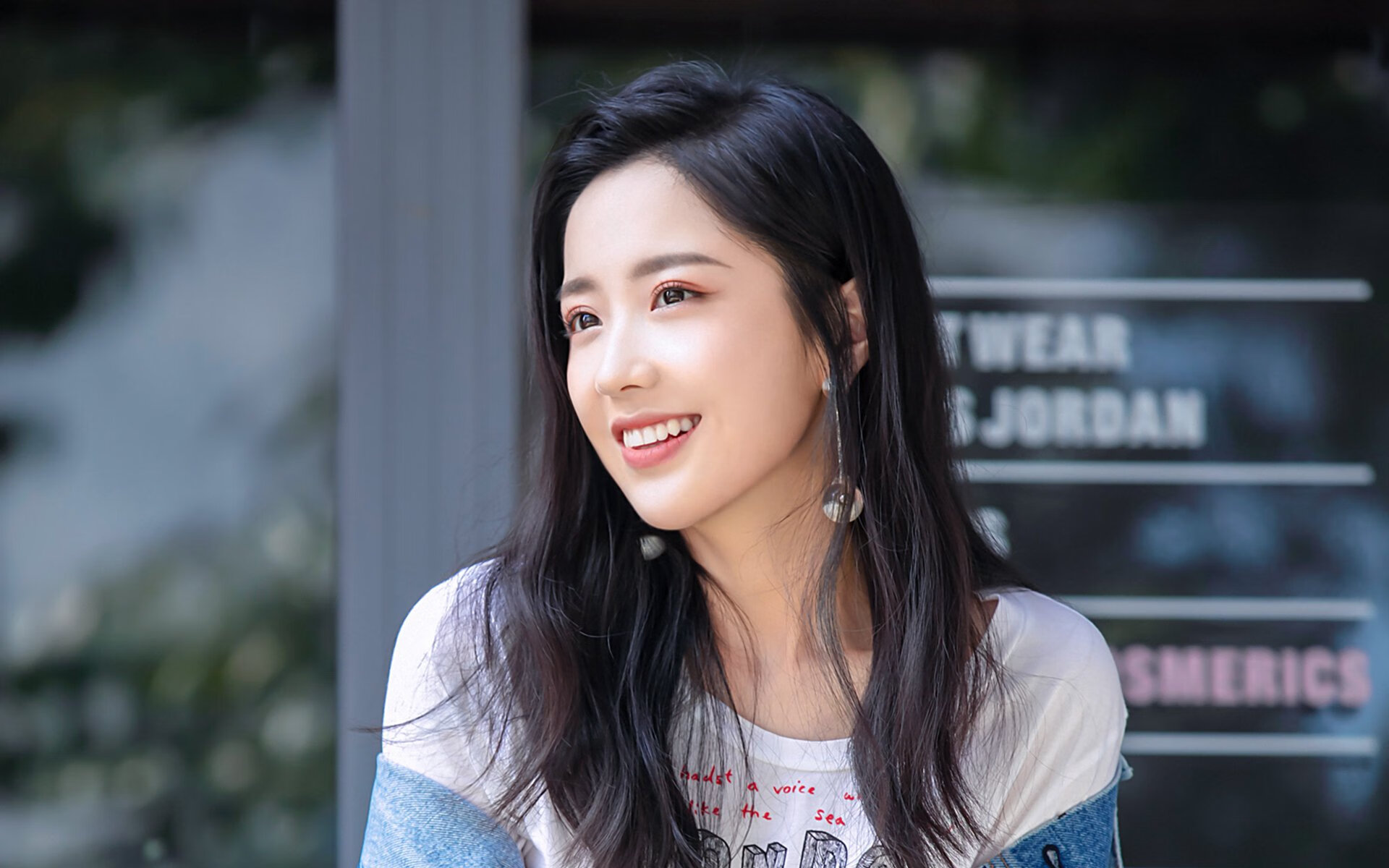 赛道与绿茵场的对话，那个将硬仗熬成王冠的人